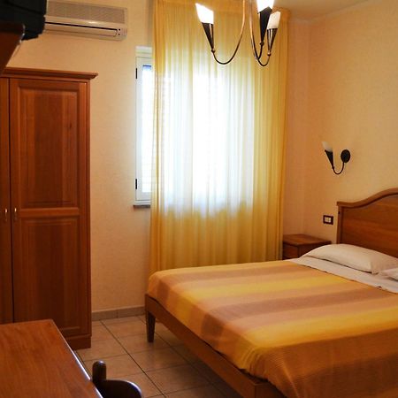 Hotel Ristorante L'Avvenire Джицерия Стая снимка