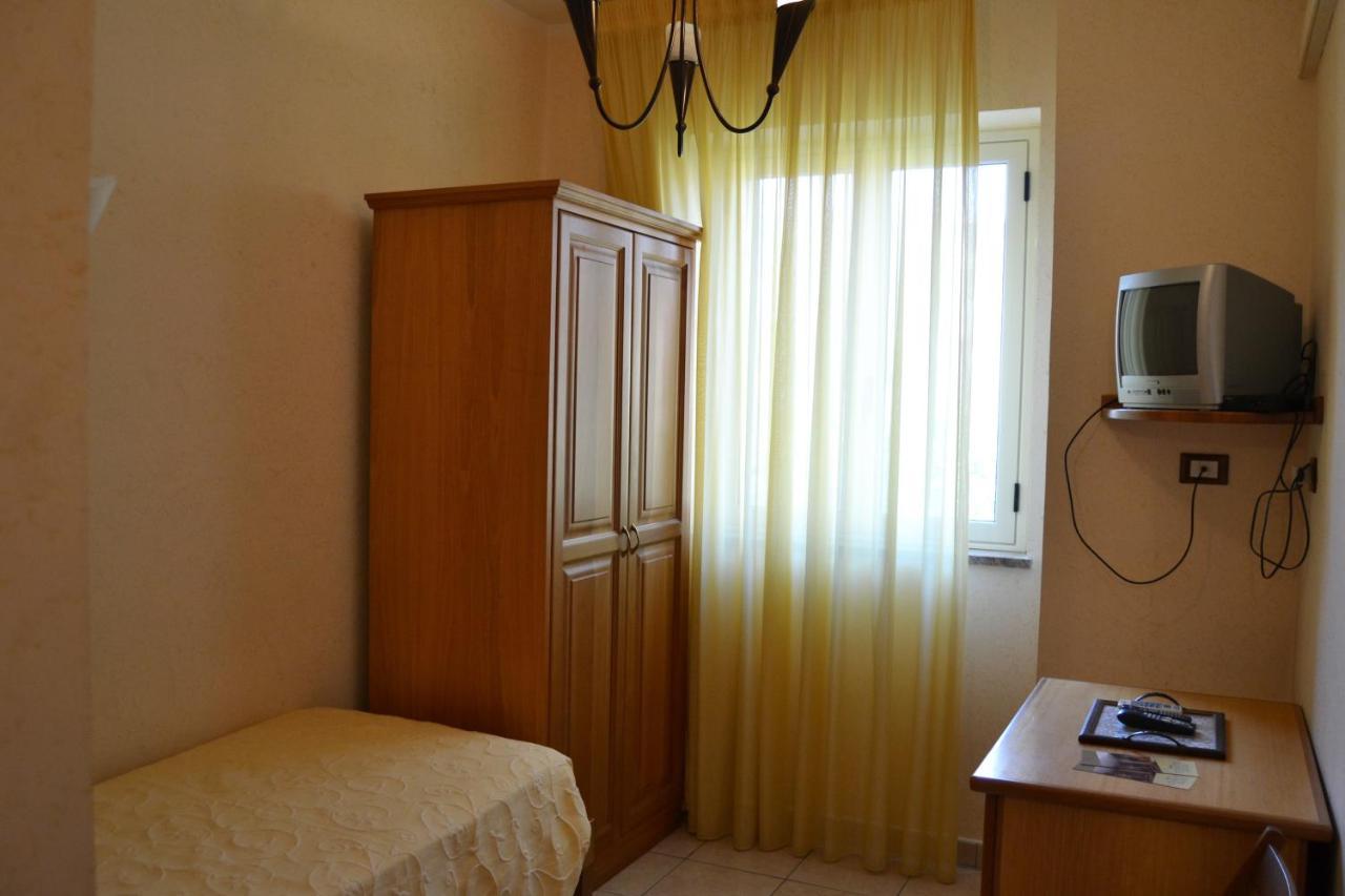 Hotel Ristorante L'Avvenire Джицерия Стая снимка