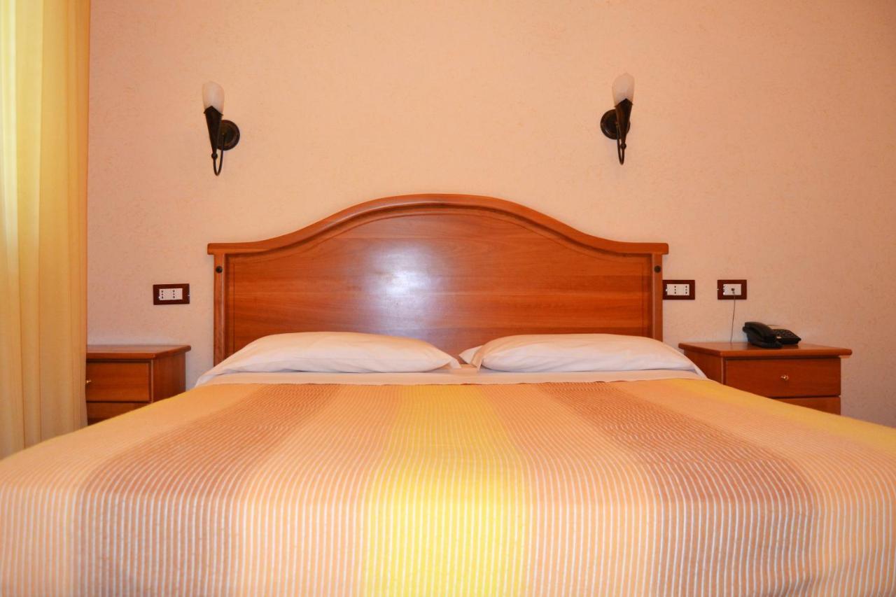 Hotel Ristorante L'Avvenire Джицерия Стая снимка