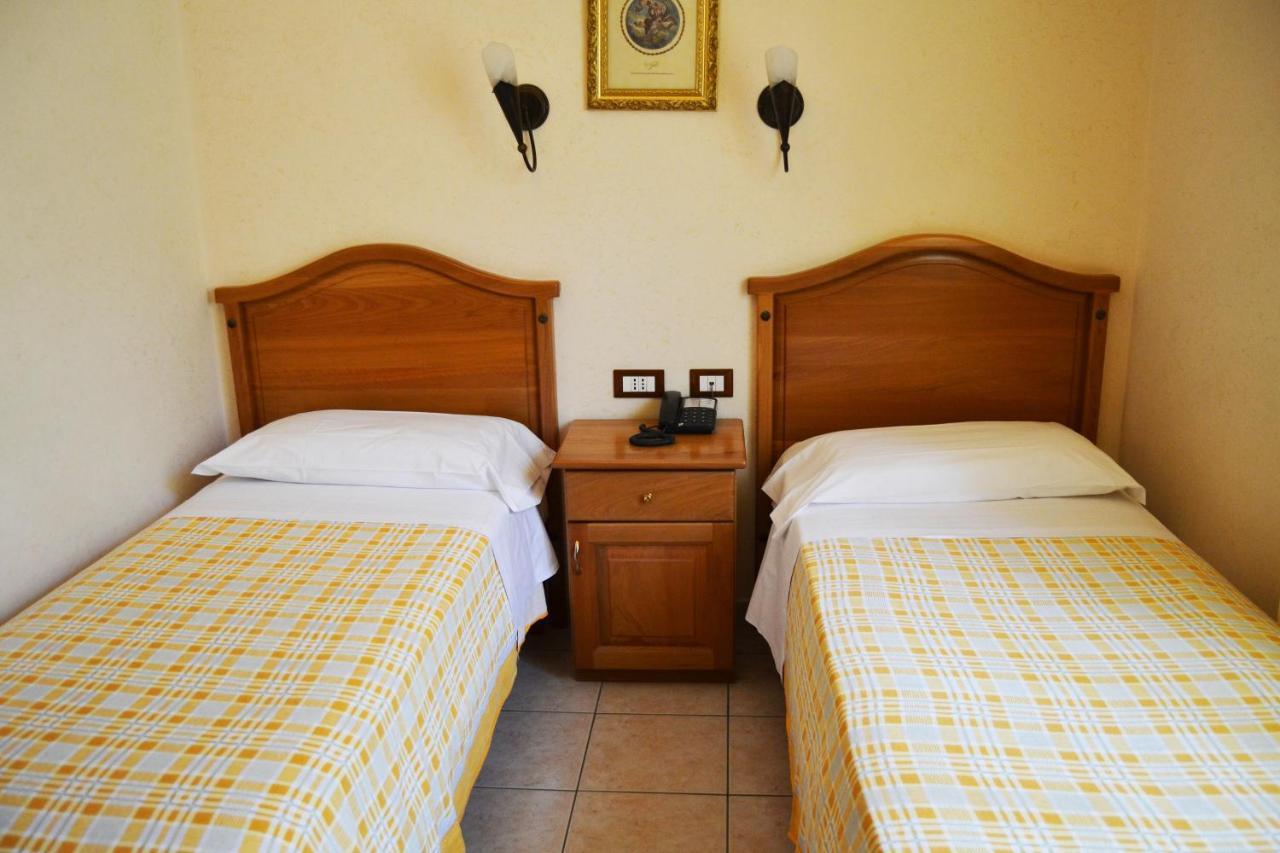 Hotel Ristorante L'Avvenire Джицерия Стая снимка