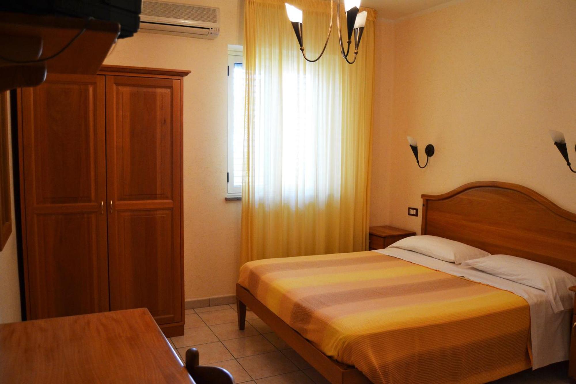 Hotel Ristorante L'Avvenire Джицерия Стая снимка